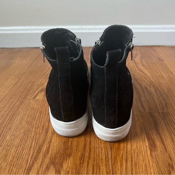 🌸Steve Madden Sneakers - Picture 4 of 7